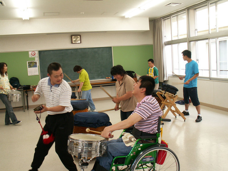 ���B�����q���ہ����灕�A�C�����r�[�Y�t�����[