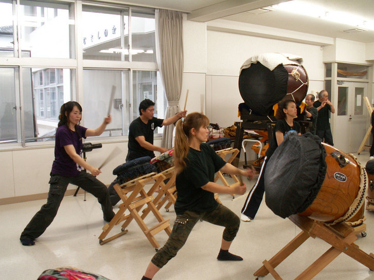 ���B�����q���ہ����灕�A�C�����r�[�Y�t�����[