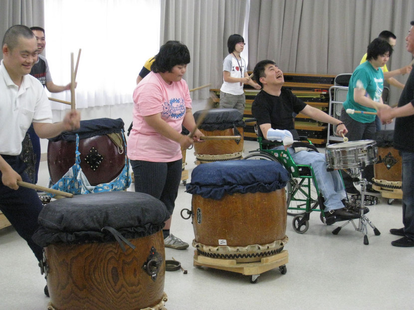 ���B�����q���ہ����灕�A�C�����r�[�Y�t�����[