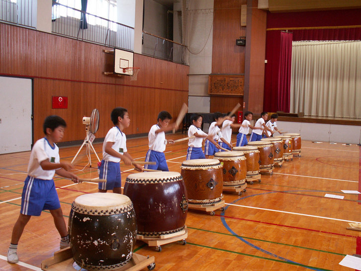 ���B�����q���ہ����灕�A�C�����r�[�Y�t�����[