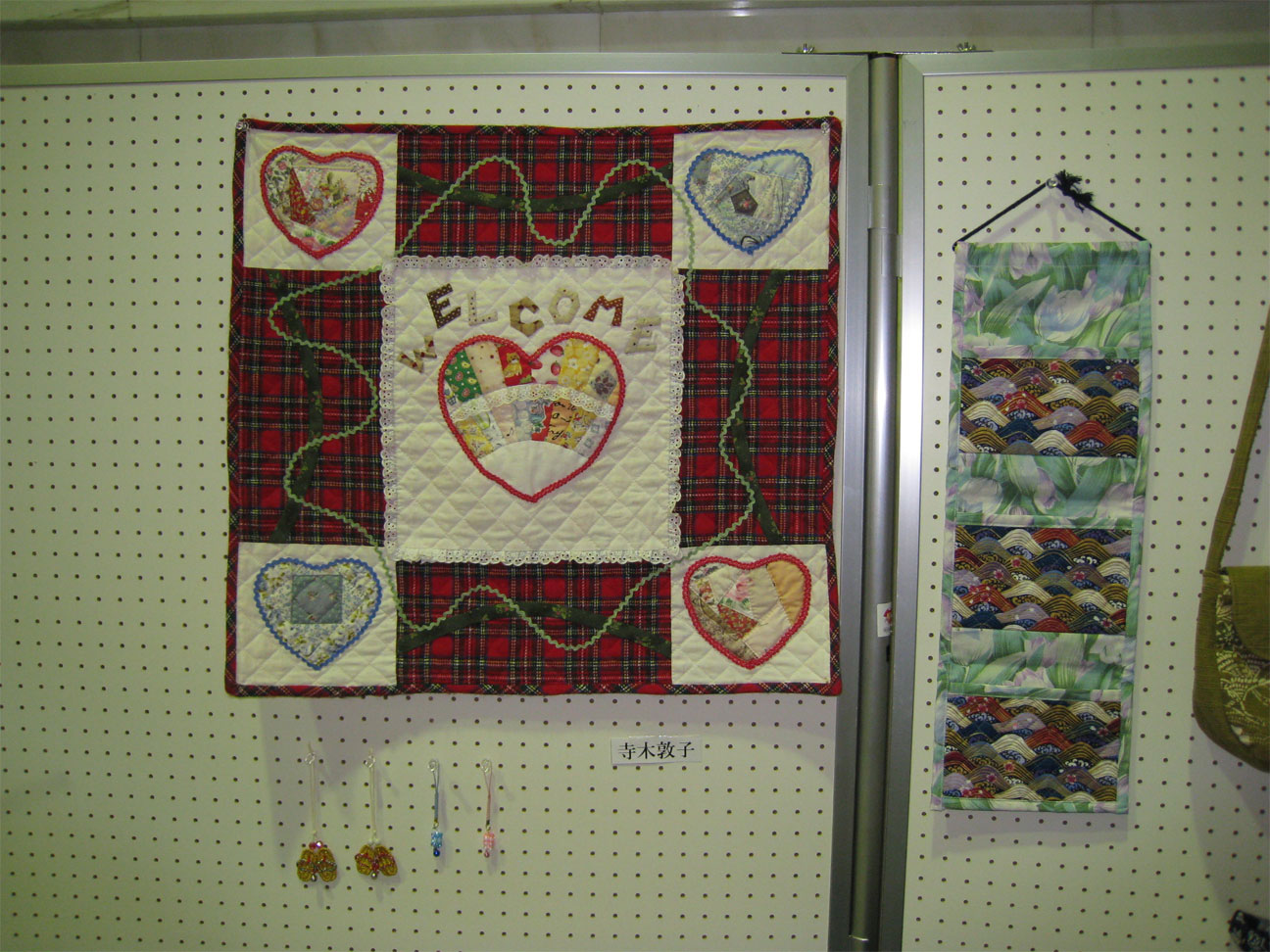 ���B�����q���ہ����灕�A�C�����r�[�Y�t�����[